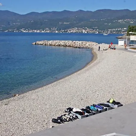 Apartman Lea 5 *